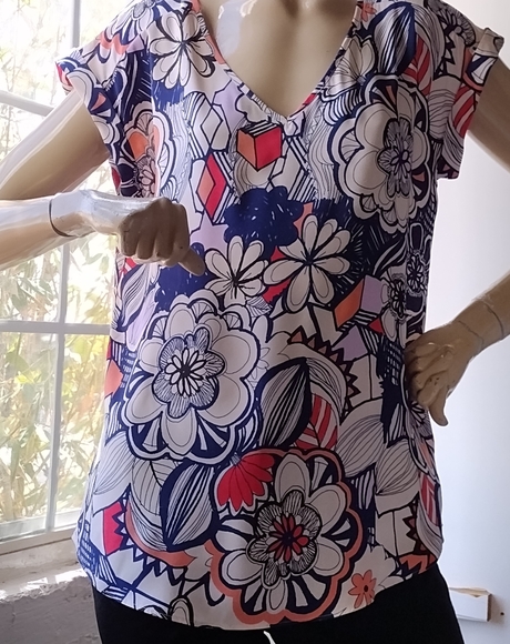 Express Multicolored Floral Print Blouse. - Picture 2 of 7